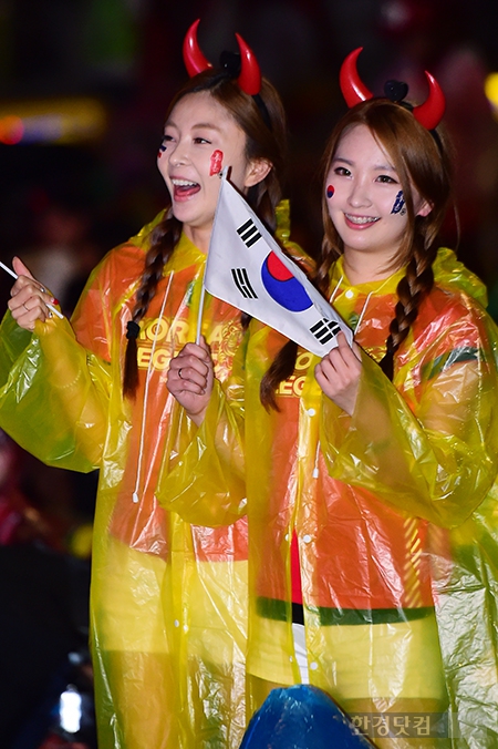 [포토] 월드컵 응원녀 '노란우비 입고 귀엽게~'
