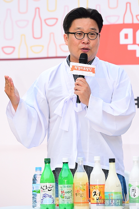 [포토] 서경덕, '우리 전통주를 세계로 널리…'