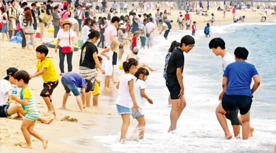 ​해운대에 벌써 피서 인파