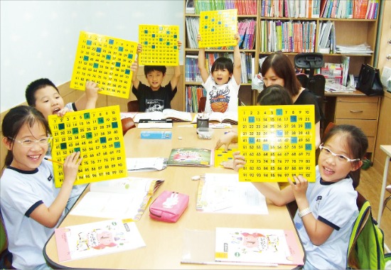 ‘시매쓰’ 압구정점에서 학원생들이 창의 수학 수업을 받고 있다. 시매쓰 제공 