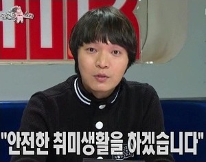 불법 도박에 이어 최근 사기 혐의로 피소된 신정환. 사진='라디오 스타' 방송 화면 캡처