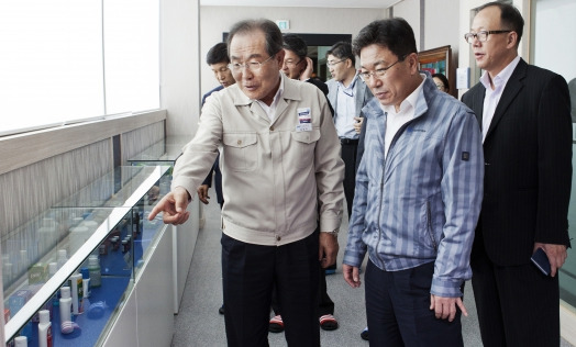 윤상직 산업부 장관, 한국콜마 스마트공장 방문