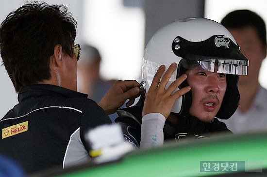 [포토] '무한도전' 하하, '기쁨보다 홍철이 걱정이 먼저' (코리아스피드페스티벌)