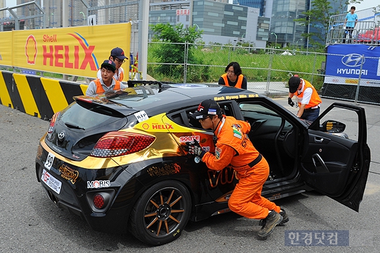 [포토] '코리아스피드페스티벌' 사고 차량은 안전하게 이동~