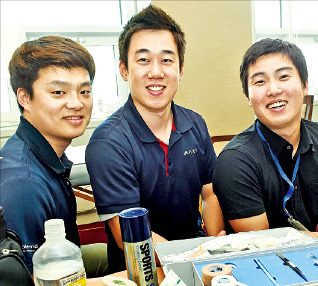 왼쪽부터 김영건 선수촌병원 도수팀장, 이건민 트레이너, 장도영 응급구조사