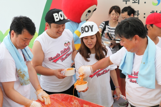 오뚜기와 함께하는 토마토 축제, 무더위에도 성황리에 마쳐