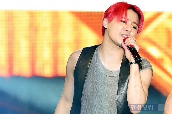 [포토] JYJ 김준수, '호소력 짙은 목소리로~'