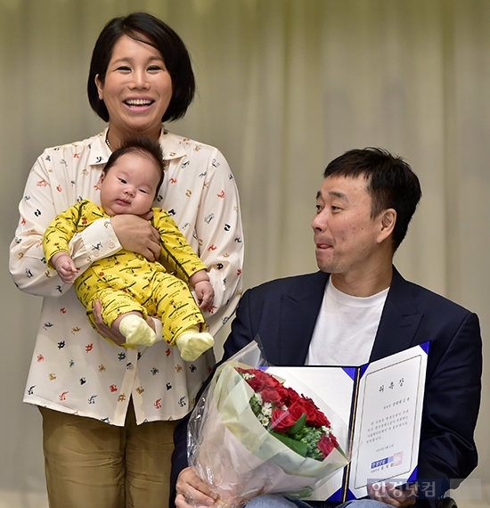 [포토] 강원래-김송, '세상에서 제일 소중한 아들과 함께'