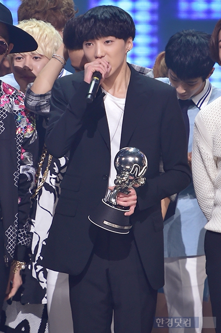 [포토] 위너 강승윤, '데뷔 후 첫 1위…감격스러워'