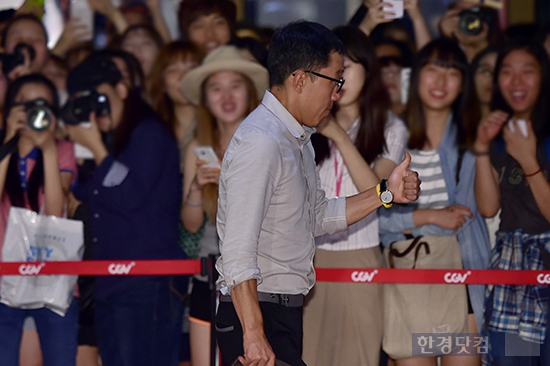 [포토] 김제동, '팬들에게 엄지손 척'