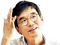 [人사이드 人터뷰] 1인 4역 '행복한 오 기사', 작가 겸 건축가 오영욱