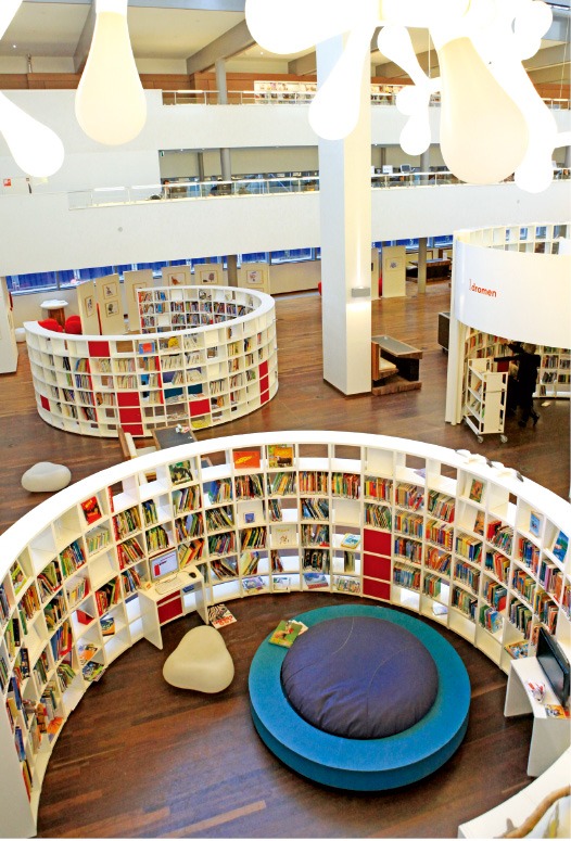  암스테르담 시내 전망이 한 눈에 펼쳐지는 공공도서관 전경. 