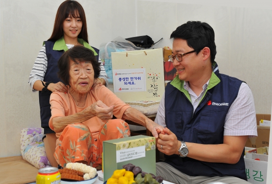 한국야쿠르트, ‘사랑의 송편 나누기’ 행사