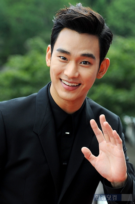 [포토] 김수현, '女心 흔드는 꽃미소~' (서울드라마어워즈)