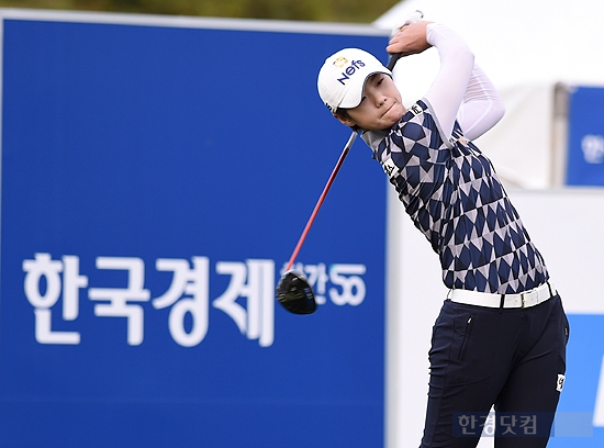 [메트라이프·한국경제 KLPGA 챔피언십] 박성현, 18번 홀 이글 기록하며 1라운드 단독 선두