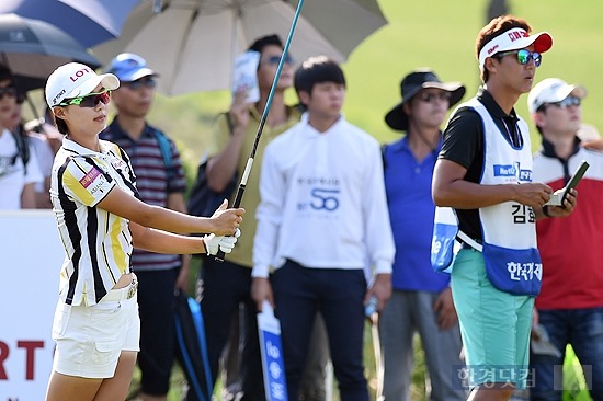 [메트라이프·한국경제 KLPGA 챔피언십] 김효주, '끝까지 공 바라보며'