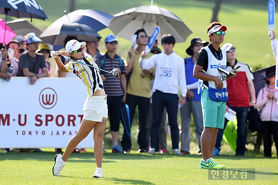 [메트라이프·한국경제 KLPGA 챔피언십] 김효주, '많은 갤러리 속에서도 여유있게~'