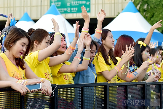 [포토] 'EDM 5K RUN' 마라톤 앞두고 신나는 몸풀기