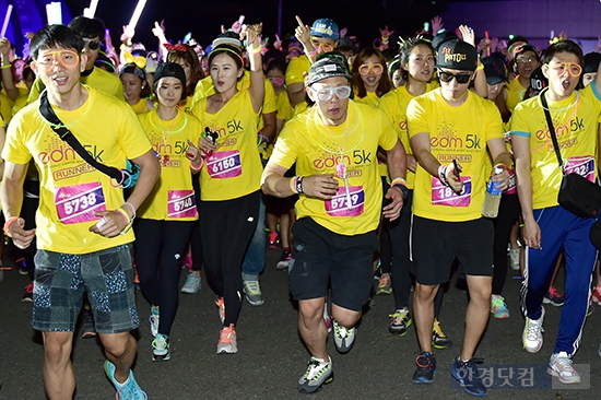 [포토] 'EDM 5K RUN' 즐거운 마라톤 출발~