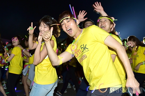 [포토] 'EDM 5K RUN' 어둠 속 신나는 출발