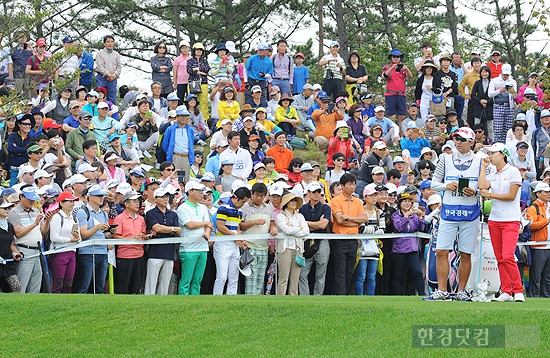 '메트라이프·한국경제 KLPGA 챔피언십' 많은 갤러리 응집한 가운데 마지막 라운드 출발