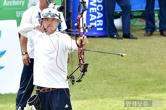 [포토] 힘차게 활시위 당기는 최용희