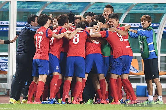 [포토] AG 한국 축구, 일본 1대0으로 제압하고 4강 진출