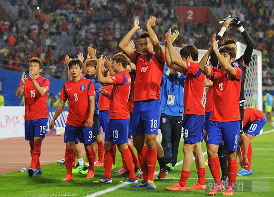 [포토] 한국 축구 대표팀, '응원해 주셔서 감사합니다~'