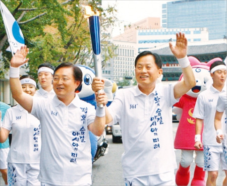 서진원 신한은행장 "나도 성화봉송"