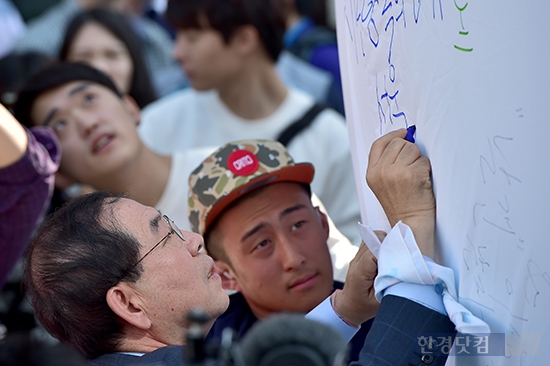 [포토] '시민행복의 서울역 고가'메세지 남기는 박원순 서울 시장