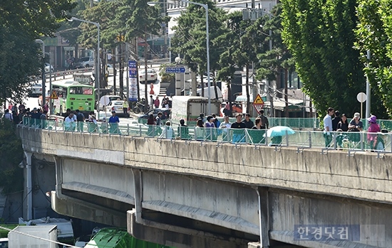 [포토] 44년 만에 서울역 고가 걷는 시민들