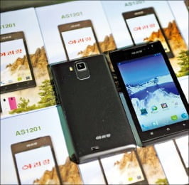 [Focus] 스마트폰 '아리랑' 까지…속도 높이는 北 이동통신 시장