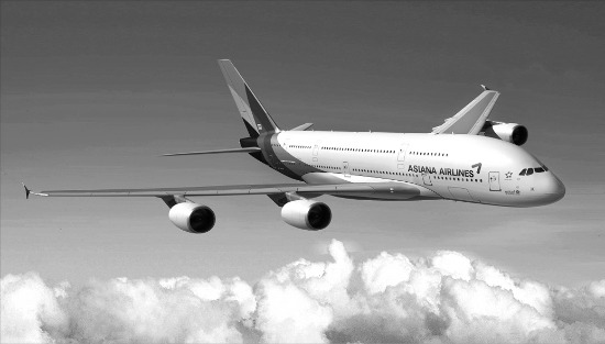 지난 5월 아시아나항공이 도입한 에어버스의 세계 최대 여객기 A380. 금호아시아나그룹 제공
 
