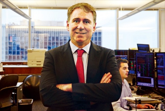 Kenneth Griffin, the Founder and Chief Executive Officer of Citadel LLC (former Citadel Investment Group) said “Diligently seeking undervalued assets rather than going after the assets that increased in value recently lead to success in investment” during his interview with The Korea Economic Daily at the Citedel headquarters in Chicago. 