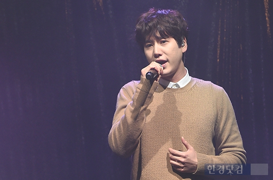 [포토] 규현, '가슴을 적시는 목소리'