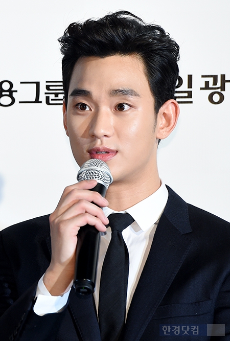 [포토] 김수현, '선배님들과 함께해서 영광이다'