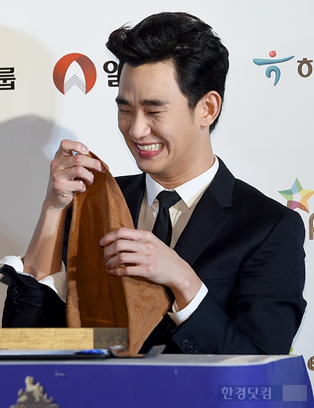 [포토] 김수현, '여심 녹이는 꽃미소'