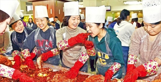 이화여대 '사랑의 김장 나누기'