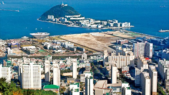 부산시 영도구 동삼동 일대에 한국해양수산개발원 등이 연내 입주 준비에 들어가면서 이 일대가 활기를 띠고 있다. 