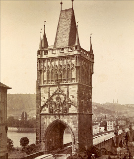 1920년대 찍은 프라하 구시가 교탑 대문.