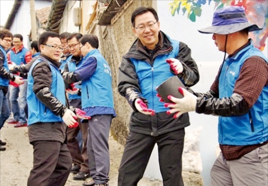 알리안츠생명 '사랑의 연탄봉사'