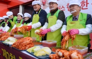 홈플러스, 이웃 위한 ‘행복한 김장 김치 나누기’ 진행해