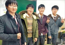 왼쪽부터 권대현(10반), 김정훈(5반), 이승민(12반), 이승민(5반) 군. 대구 경신고 제공