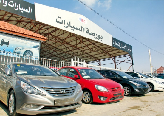 요르단의 자르카 자유무역지대 중고차 시장에 전시돼 있는 한국산 중고자동차들. 심성미 기자