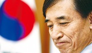  韓銀 "아베노믹스도 구조개혁 실기로 휘청"…'경제체질 개선' 촉구