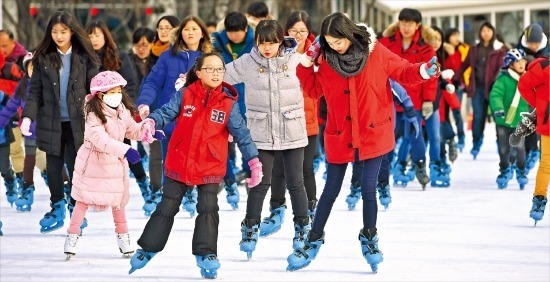 서울광장서 스케이트 즐겨요