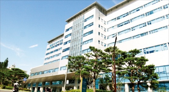 울산지역 최초로 보건복지부가 지정하는 상급종합병원으로 지정된 울산대학병원.