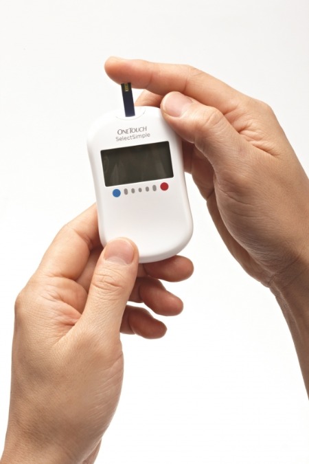 당뇨병 첫 진단, 평생 함께 하는 혈당측정기 고르는 법