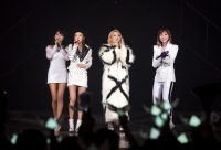 2NE1, 美 '아메리카 넥스트 탑 모델 사이클21' 피날레 장식