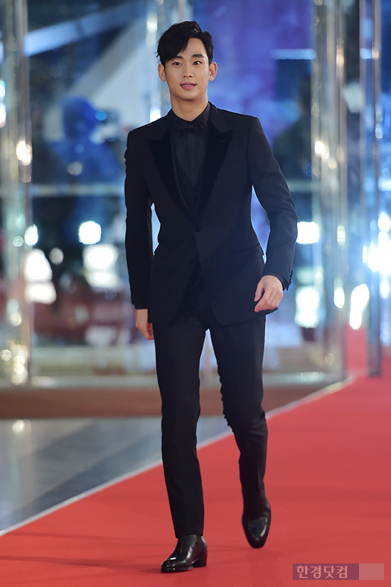 [오늘★봤다] 전지현-김수현, 별에서 온 천도커플 등장에 '시선집중' (SBS 연기대상)